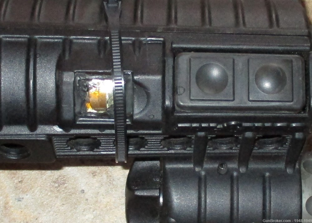 SureFire MV500A Weapon Light / Map Light For an M4 / CAR 15 Works Perfectly-img-3