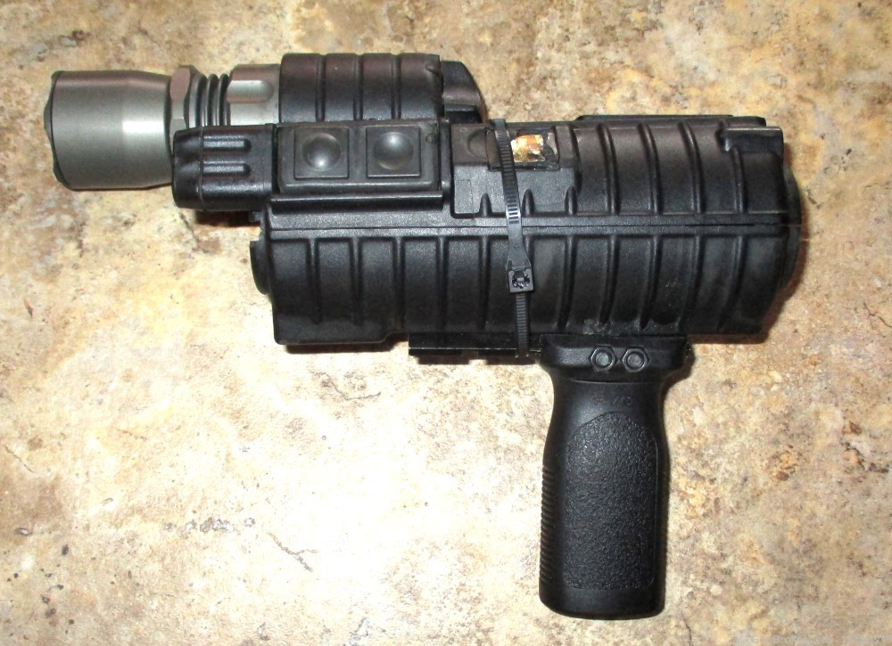 SureFire MV500A Weapon Light / Map Light For an M4 / CAR 15 Works Perfectly-img-0