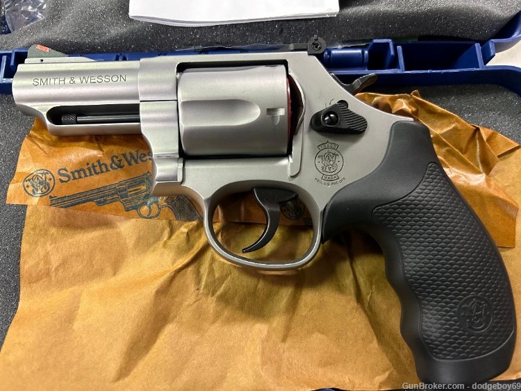 Smith and Wesson Model 69 44 Magnum Revolver-img-0