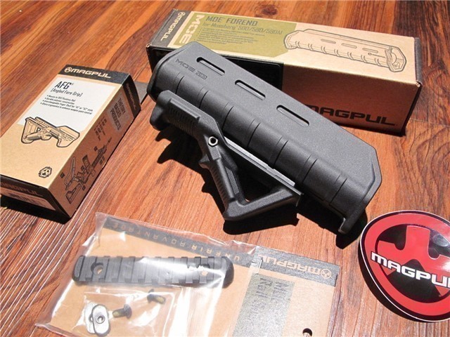 Magpul MOSSBERG 500 Shotgun Forend w Angled Foregrip-img-0