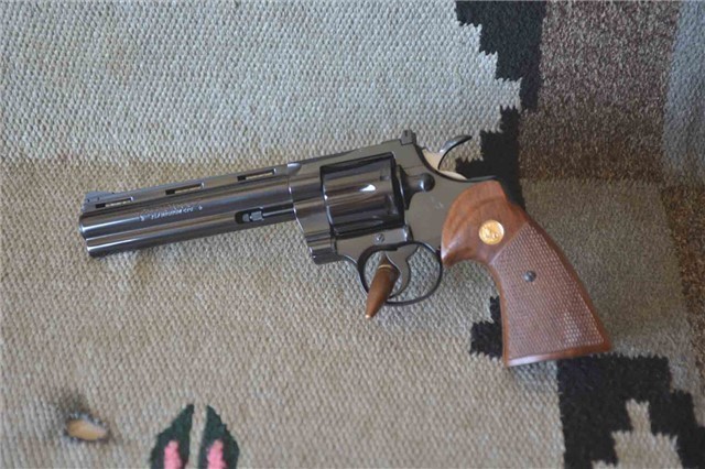 Colt Python 6 inch 357 Mag Orig wood grips SUPER-img-0