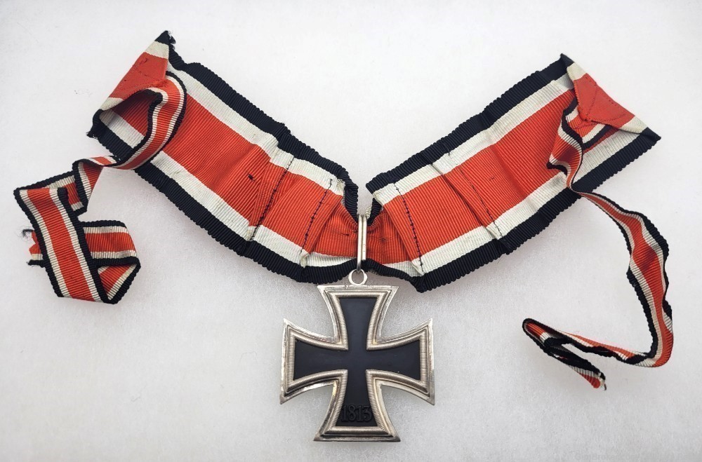 WWII GERMAN KNIGHTS CROSS OF THE IRON CROSS - CASED-img-1