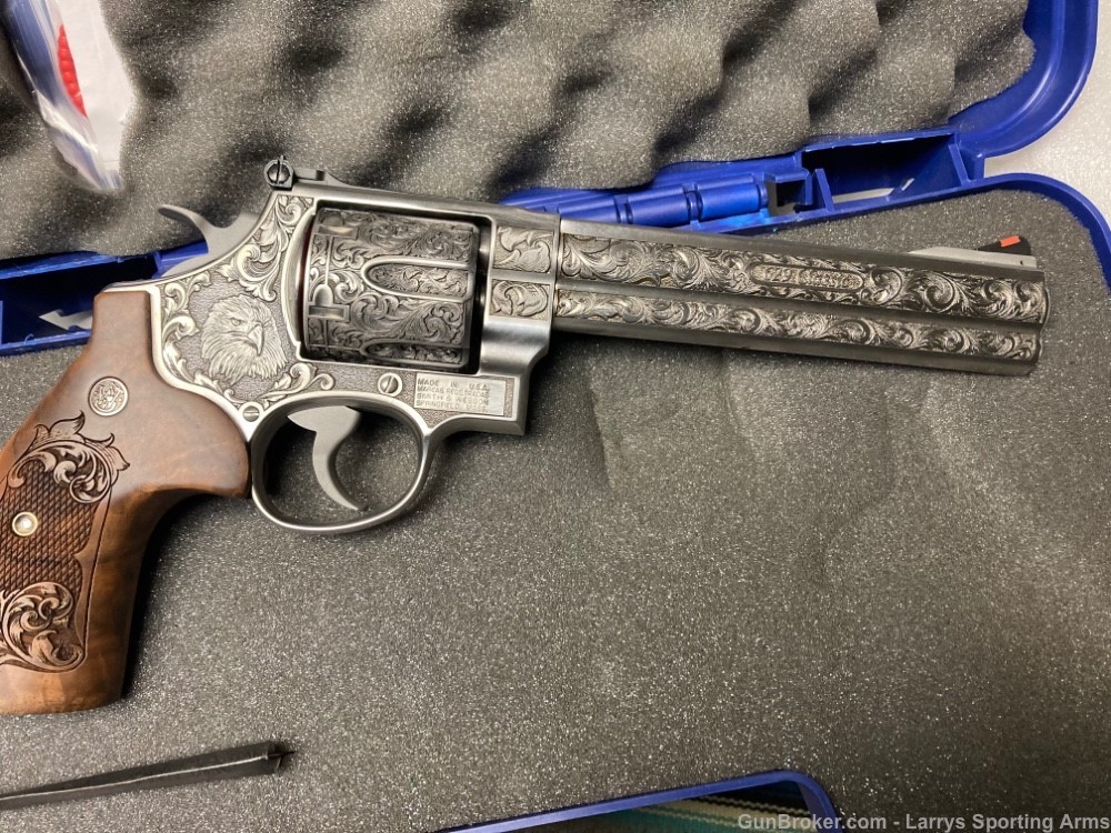 Smith & Wesson 629 Altamont special stunning eagle engraving and xxx grips -img-2