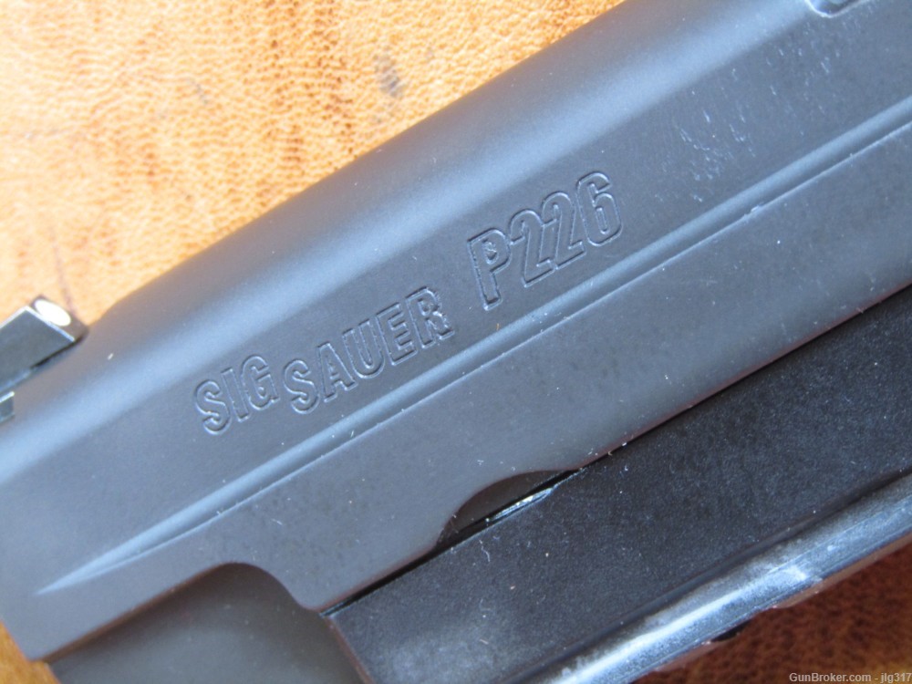 Sig Sauer P226 Nitron Full Size 40 S&W Semi Auto Pistol 4 Mags Like New-img-11