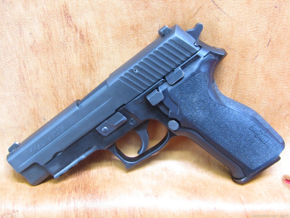 Sig Sauer P226 Nitron Full Size 40 S&W Semi Auto Pistol 4 Mags Like New-img-7