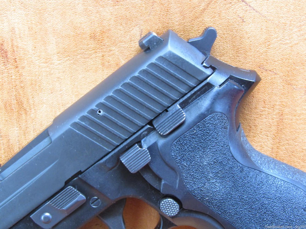 Sig Sauer P226 Nitron Full Size 40 S&W Semi Auto Pistol 4 Mags Like New-img-9