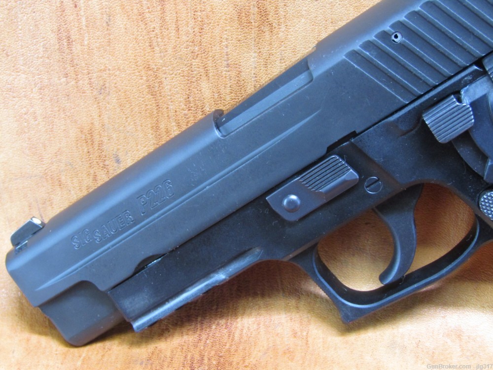 Sig Sauer P226 Nitron Full Size 40 S&W Semi Auto Pistol 4 Mags Like New-img-10