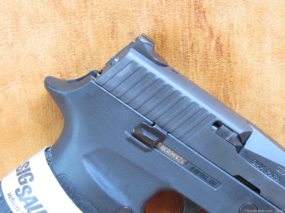 Sig Sauer P250 Nitron 9mm Semi Auto Pistol 10 Rd Mag Like New-img-3