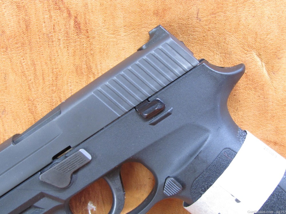 Sig Sauer P250 Nitron 9mm Semi Auto Pistol 10 Rd Mag Like New-img-9