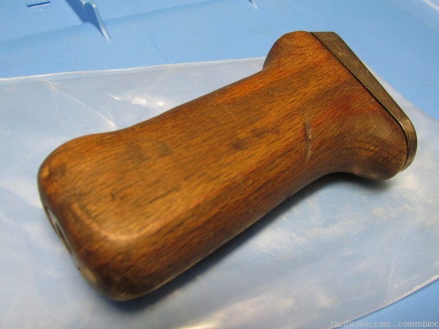 EARLY 1963 VINTAGE ROMANIAN SKINNY WOOD AK GRIP MATCH FOR NORTH KOREAN-img-1