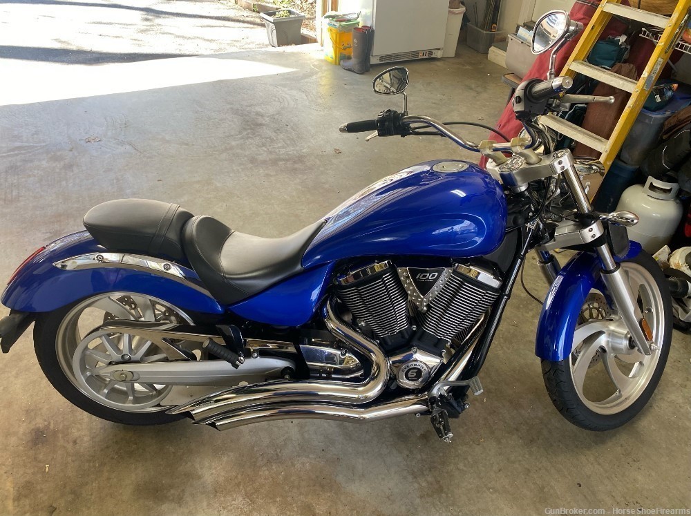 2008 Victory Vegas Limited Low Blue w/Many Extras -img-2