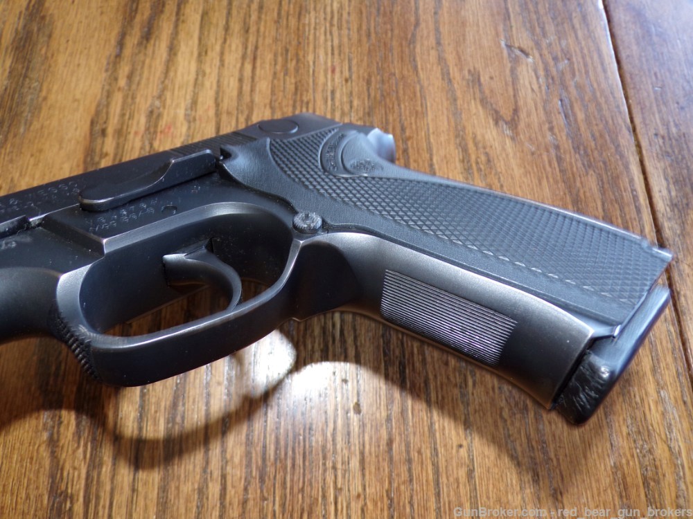  Smith & Wesson Model 5946 DA S&W Black Pistol in 9mm    -img-3