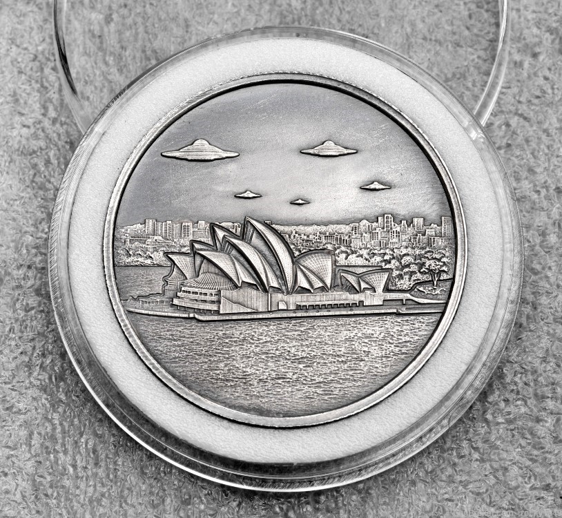 1oz .999 pure silver Art round - UFOs over Sydney. Australia-img-0