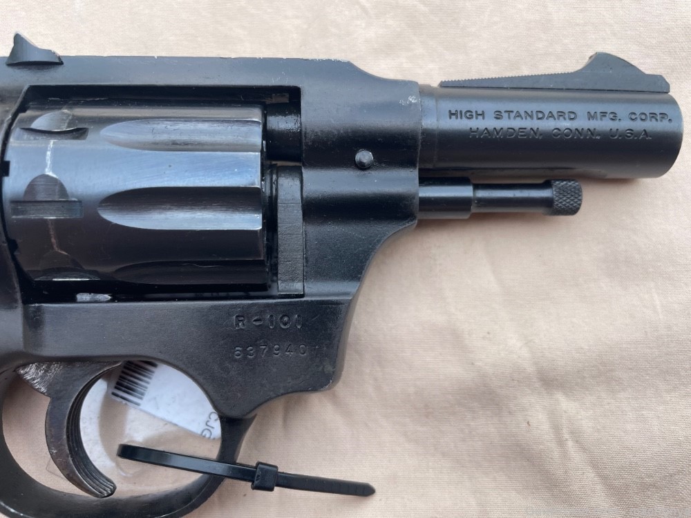 High Standard Sentinel 22 LR Revolver Good Condition  9 Shot-img-3