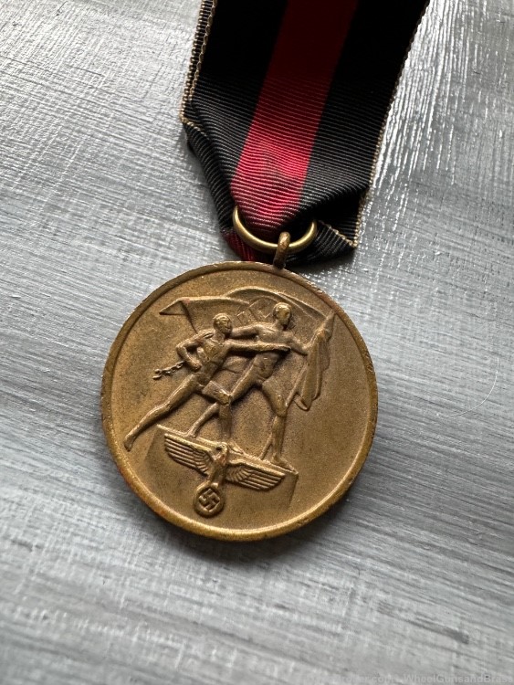 WW2 Third Reich Germany Medal Ein Volk Fuhrer Sudetenland Medal II-img-1