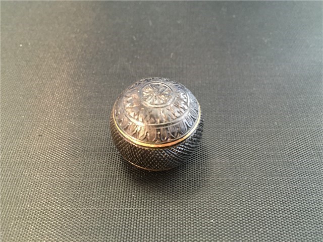 HAND ENGRAVED STEEL BOLT KNOB, GOLD INLAY 3/4"-img-1