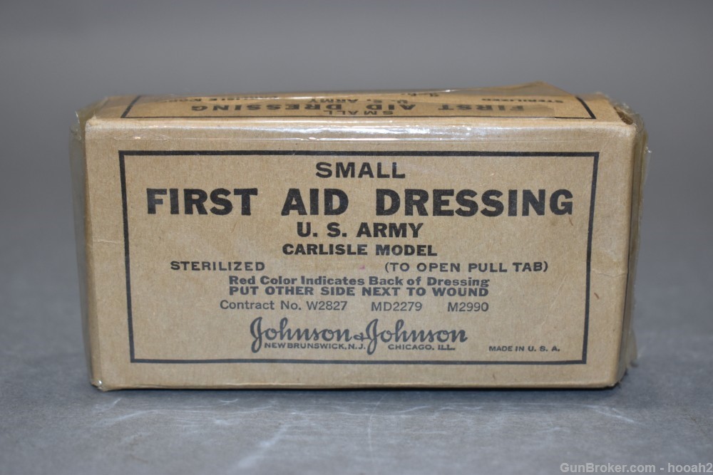 Very Fine Mills 1918 Dated WWI First 1st Aid Pouch w WWII J&J Dressing-img-5