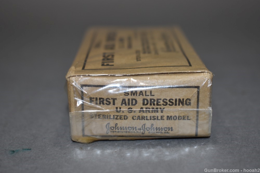 Very Fine Mills 1918 Dated WWI First 1st Aid Pouch w WWII J&J Dressing-img-2