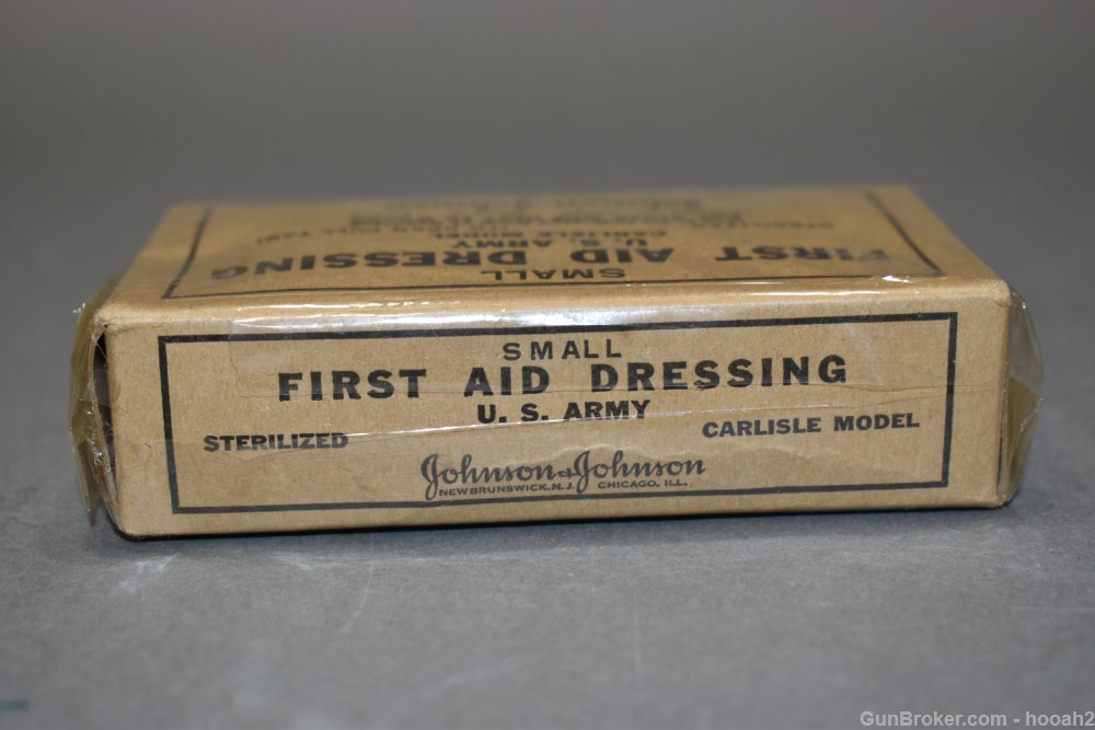 Very Fine Mills 1918 Dated WWI First 1st Aid Pouch w WWII J&J Dressing-img-3