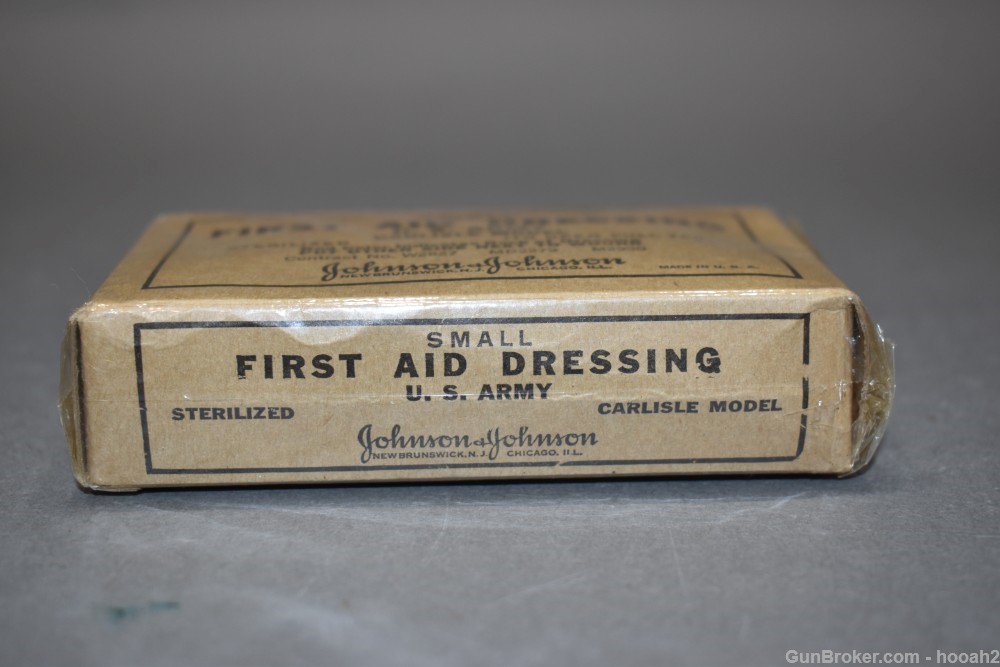 Very Fine Mills 1918 Dated WWI First 1st Aid Pouch w WWII J&J Dressing-img-1