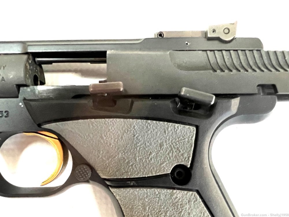 Browning Buck Mark .22LR Semi-Auto Pistol With Original Case.-img-4