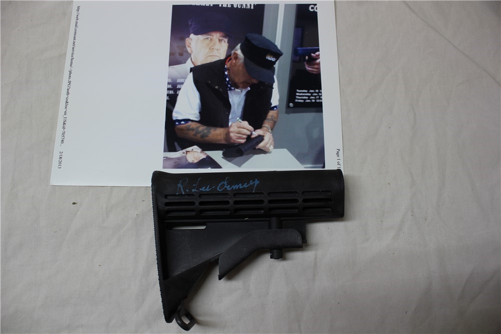 R Lee Ermey The Gunny Signed Autograph AR15 M16 M4 Stock-img-0