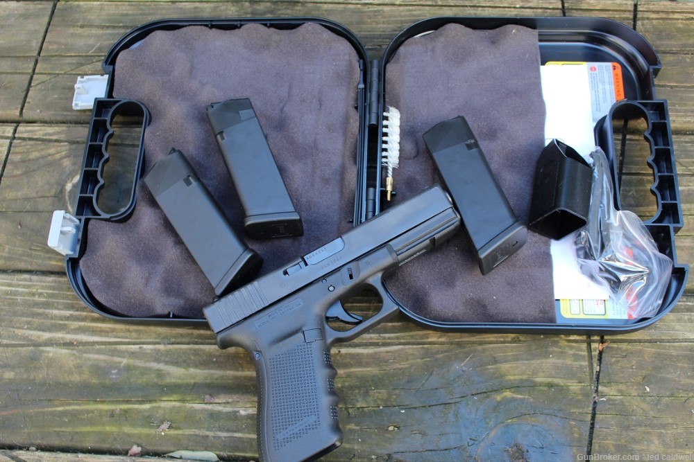 New Never Used Glock Model 21 Gen 4 - .45acp pistol in Hard case w/ extras!-img-0