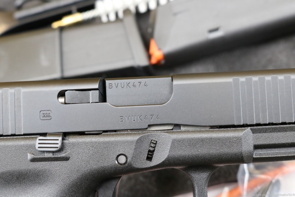 NIB Glock 19 9mm + THREE 15 round Magazines Gen 5 Made in Austria G19-img-1