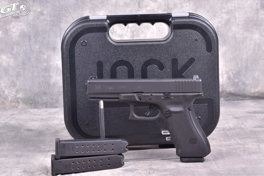 Glock 17 GEN 4 9mm with case and three magazines-img-0