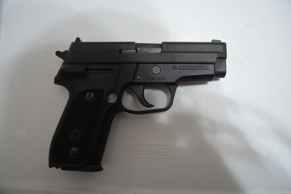 Sig Sauer SA/DA P229 .40 S&W w/ laser grip-img-1