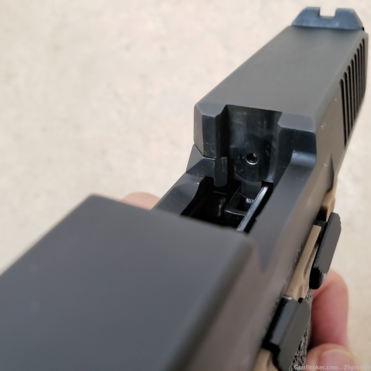 Taurus G3 9mm Semi-Auto Two-Tone Pistol with 1 Magazine-img-26