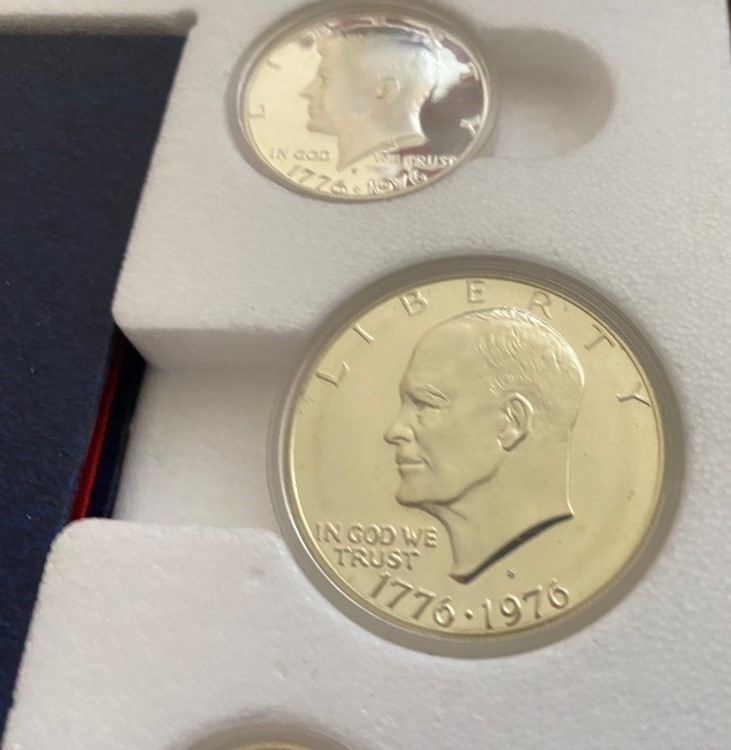 Gorgeous 1976 Bicentennial Silver Proof Coin Set Dollar Half Dollar Quarter-img-1