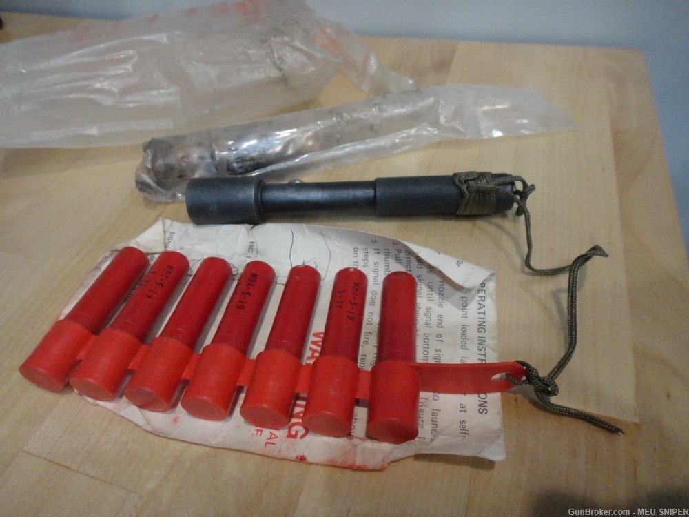 USGI signal kit personnel distress handheld flare launcher and flares-img-0
