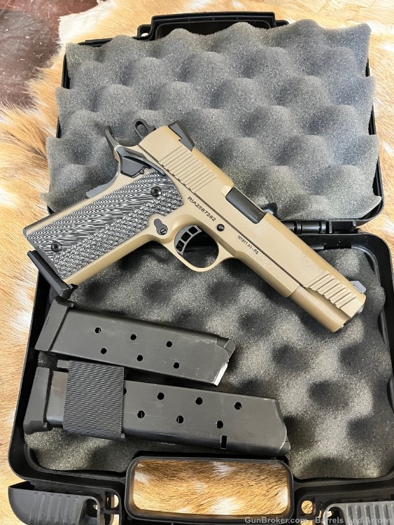 Armscor Rock Island 1911 .45 ACP FDE Like new with 3Mags Semi Auto