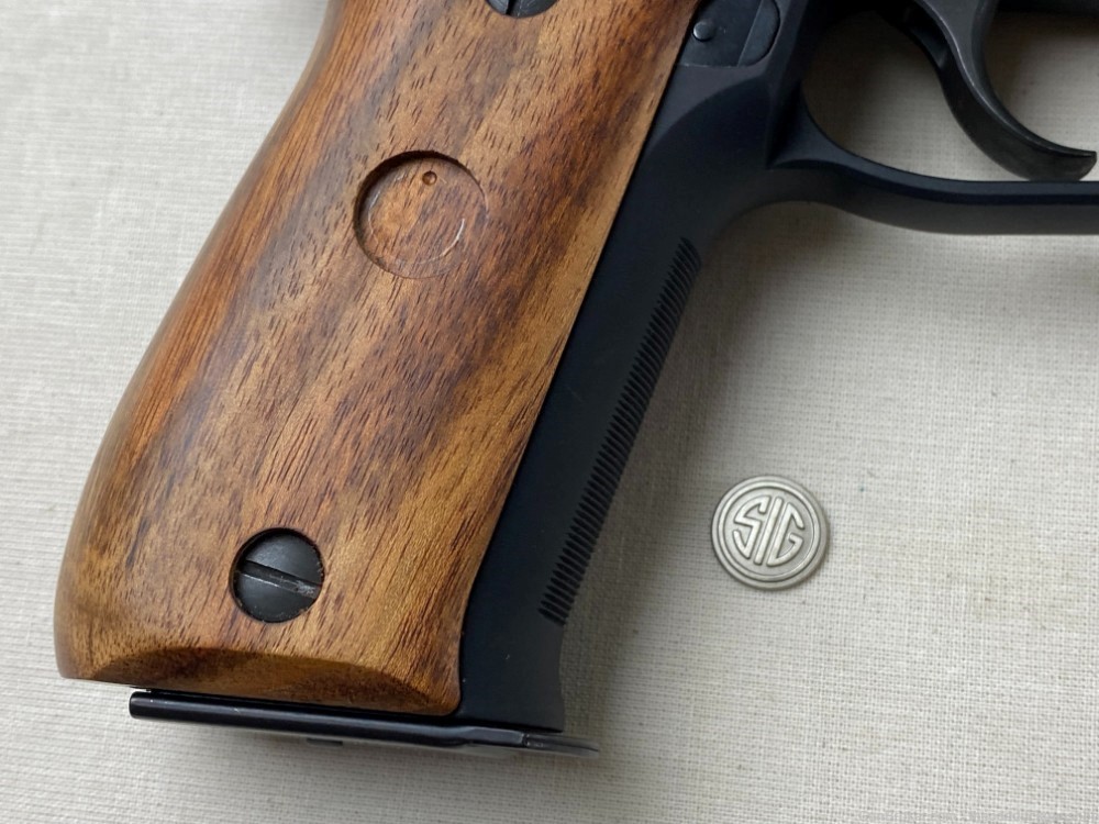Sig Sauer P226 Engraved 9mm Para 4.4" Circa 2014 ANIB-img-1