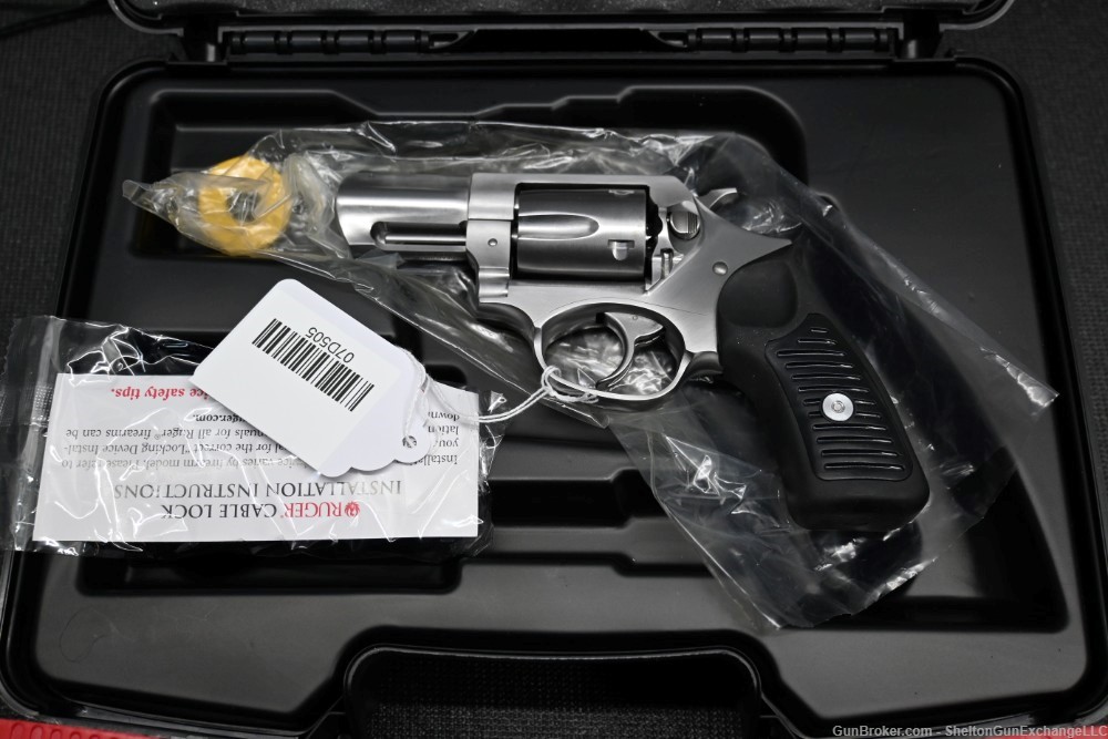 RUGER SP101 IN 9MM - MINT CONDITION-img-2