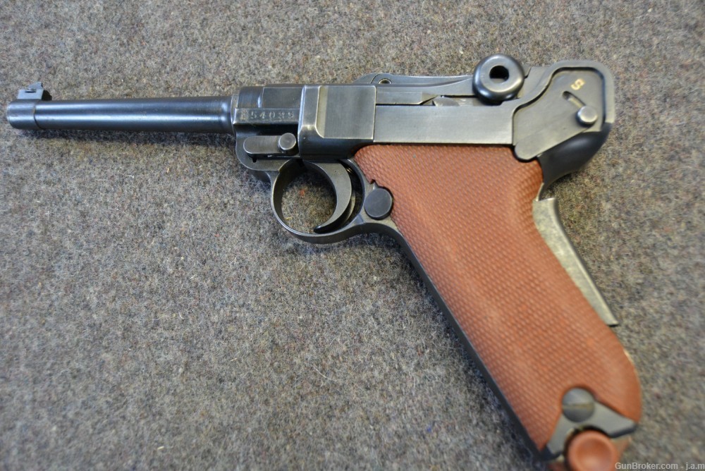 Beautiful 1906/29 Swiss Bern Luger 7.65 Para W/Red Grips and Red Magazine-img-1