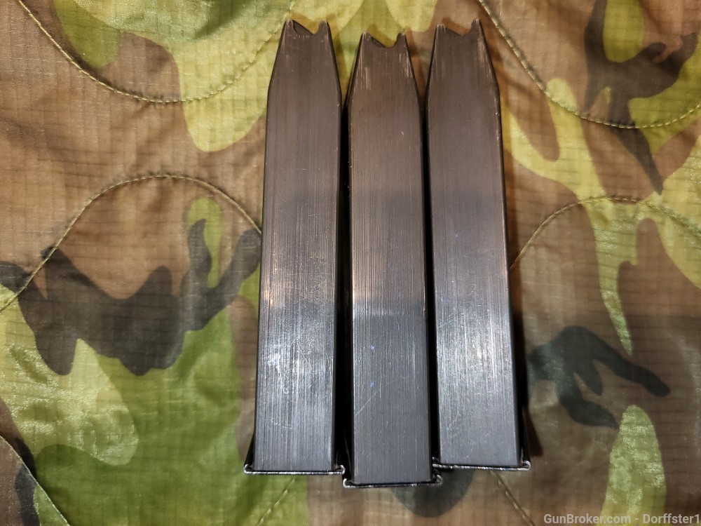 One Sig Sauer P226 .357 / .40 12 Round Magazine Made in Italy-img-3