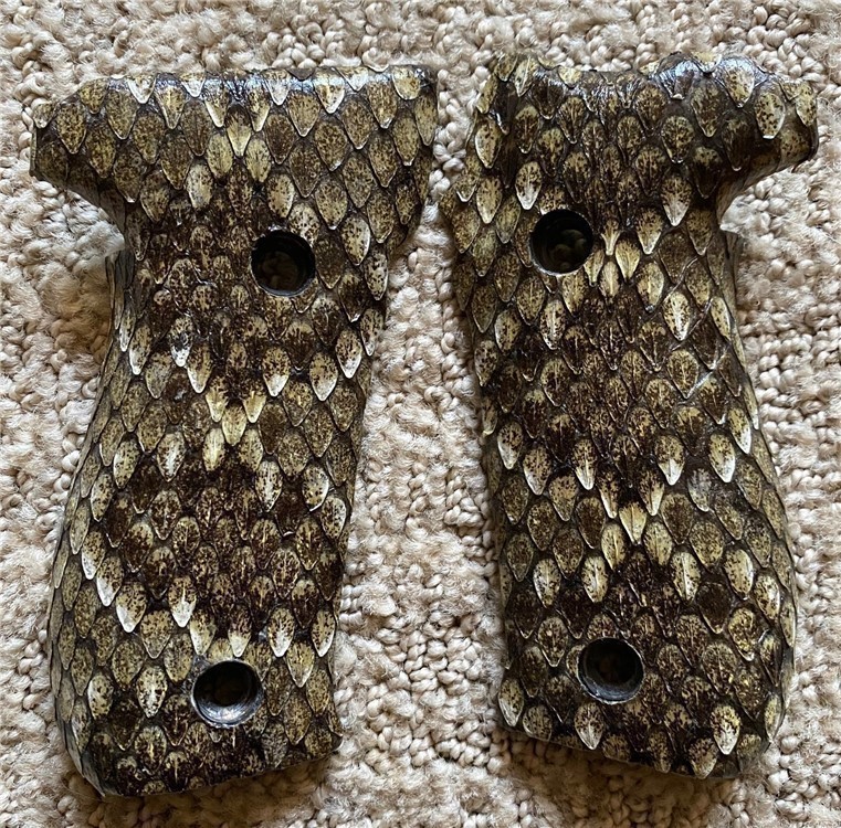 Genuine Diamondback Rattlesnake grips for Sig Sauer P226 GRIPS ONLY-img-2
