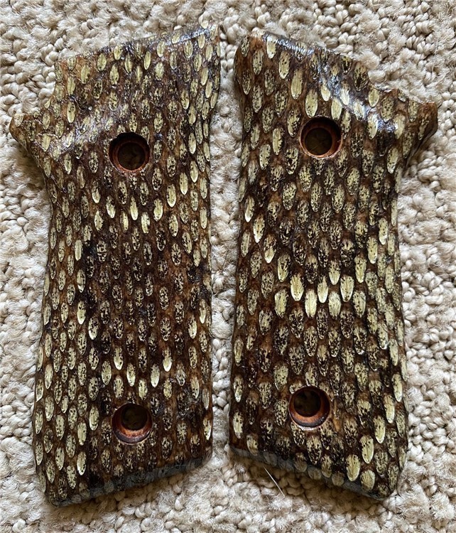 Genuine Diamondback Rattlesnake skin grips for Taurus PT 92 99 GRIPS ONLY-img-0