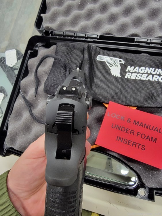 Magnum Research Baby Eagle III 9mm, 4.52" BBL, 2 magazines & gun sock -img-3