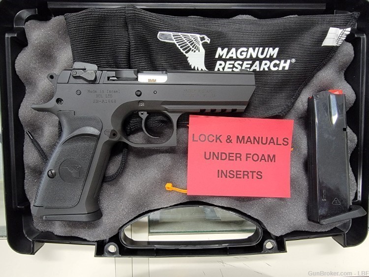 Magnum Research Baby Eagle III 9mm, 4.52" BBL, 2 magazines & gun sock -img-0