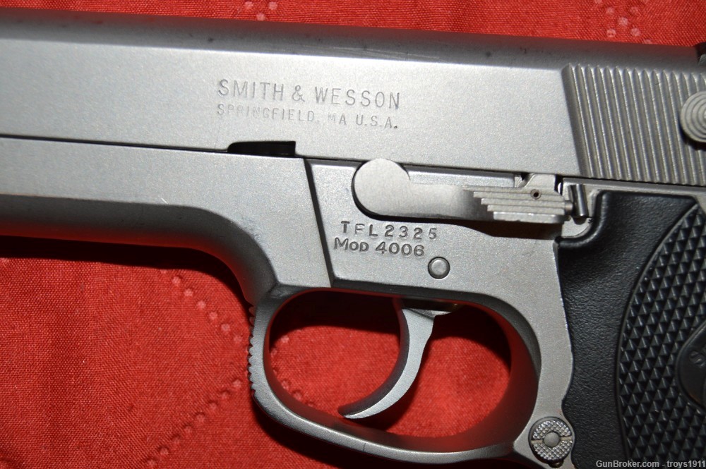 Smith and wesson model 4006 40 stainless 11 round ambi da sa excellent