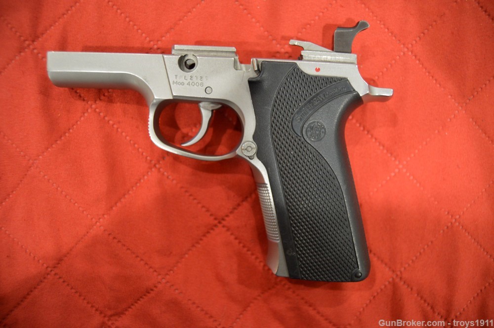 Smith and wesson model 4006 40 stainless 11 round ambi da sa excellent