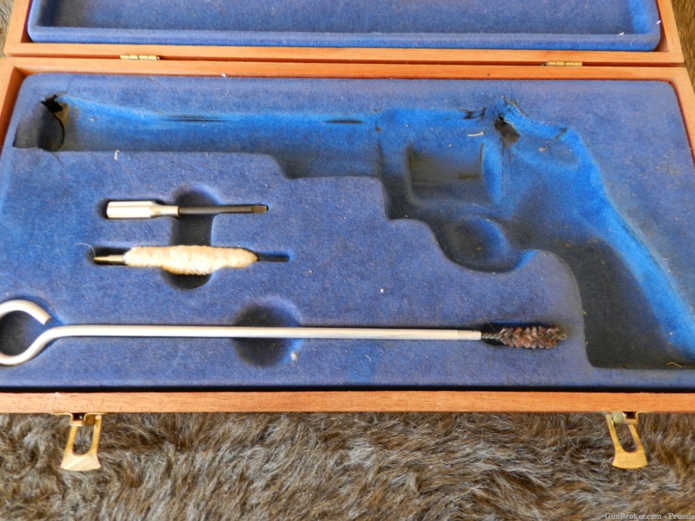 Smith b& Wesson Model 29-2 44 Mag 8 3/8" Blue New in Presentation Case-img-10