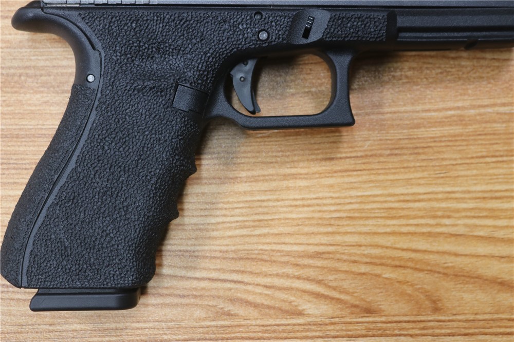 Glock 17 Gen 4 9mm 4.5” Barrel Stippled Frame Box 1 Mag-img-5