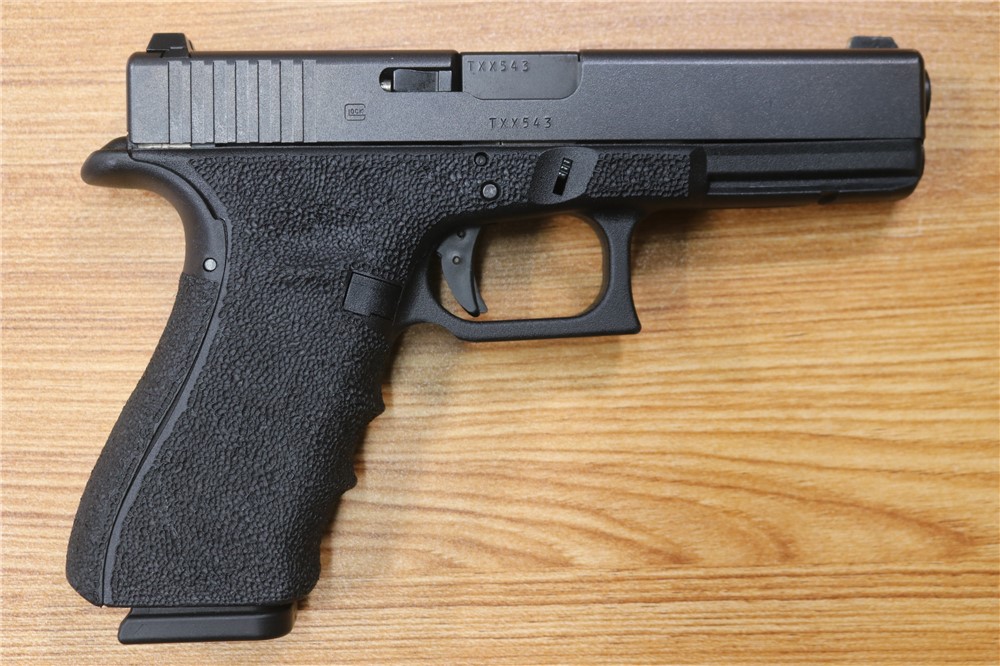 Glock 17 Gen 4 9mm 4.5” Barrel Stippled Frame Box 1 Mag-img-1