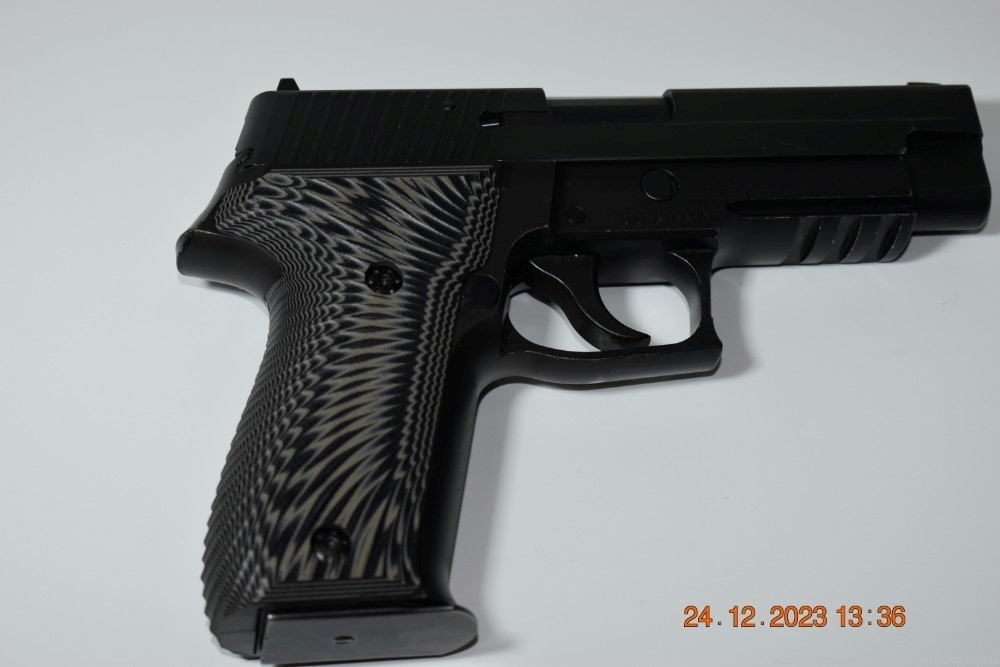 Sig Sauer P226 DAK trigger 9MM with Custom G10 Grips-img-4