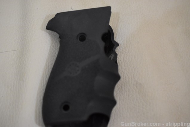 HOGUE RECOIL ABSORBING RUBBER GRIPS SIG SAUER P226 9MM - 40 CAL. NEW-img-2