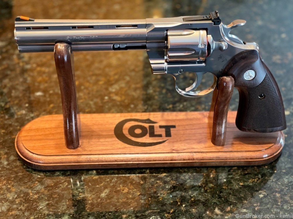 Colt Python 6  inch gun stand-img-1